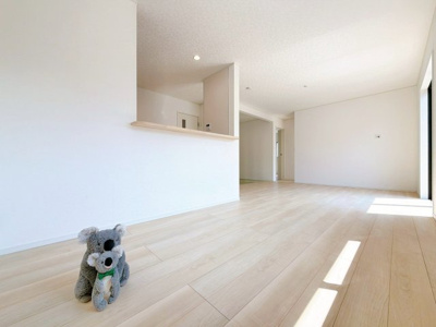 【居間・リビング】 | 高崎市金古町　新築住宅 | 気がづけば家族が集まって楽しい会話と食事が始まる。皆で笑って過ごす幸せ溢れるリビング。