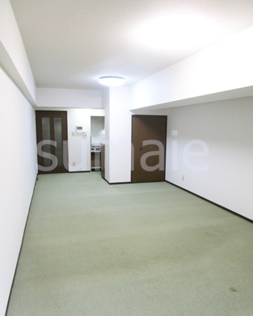 ロイヤルステージ王子神谷の洋室|広々リビングスペース☆彡