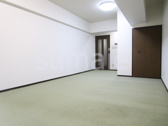 ロイヤルステージ王子神谷の居間・リビング|天井の高い洋室！