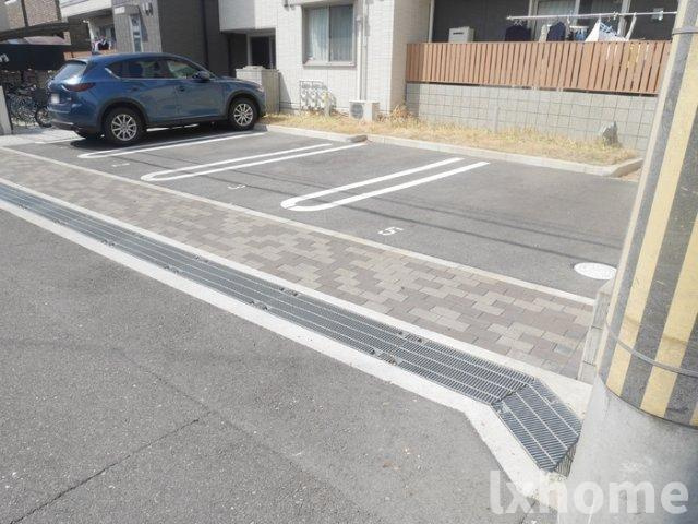 AZUR上中条の駐車場