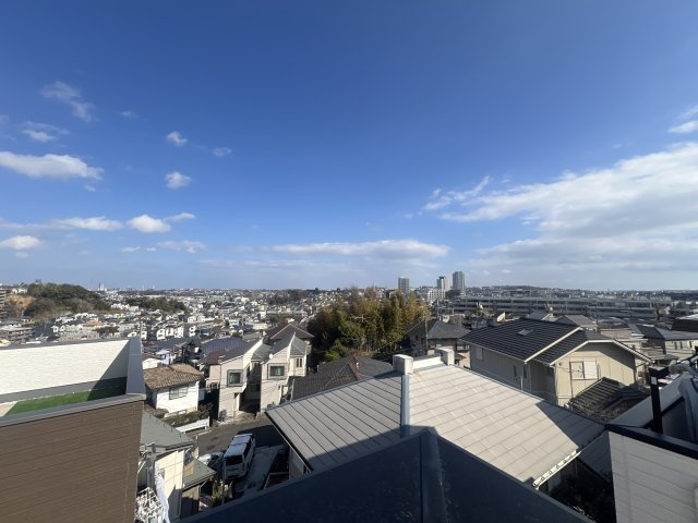 さえぎるものがない。どこまでも見渡せる。そう、どこま～でも、どこま～でも、果てしないそr、な、【南区別所４丁目新築戸建】の展望