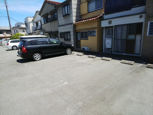 パークサイドヒロツグ　Ａ棟の駐車場