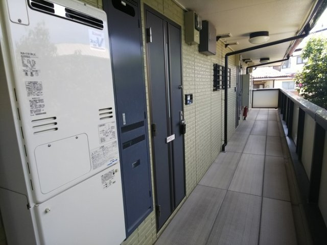 パークサイドヒロツグ　Ａ棟のエントランス