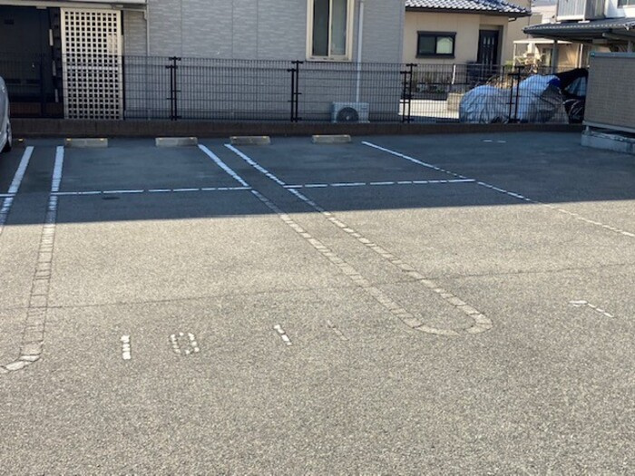 カーサ33の駐車場