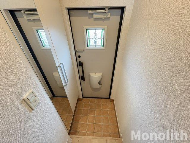 穴師台ハイツの玄関