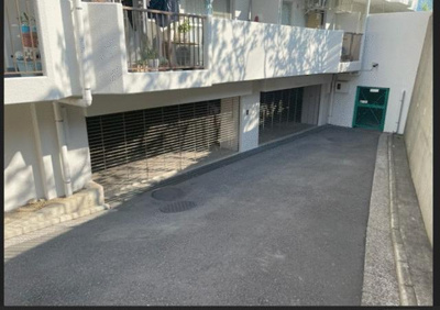  | 契約駐車場外観は右側 