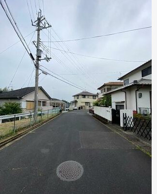 【前面道路含む現地写真】 | 千町2丁目　中古戸建 | 前道幅員約7ｍあります♪