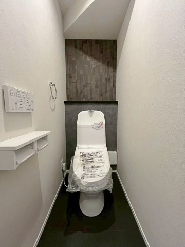 耳原1丁目のトイレ|1階・2階にトイレ完備で、家族の使いやすさを重視。待ち時間を減らし、生活動線もスムーズに。暮らしやすさを追求した快適な住まいです。