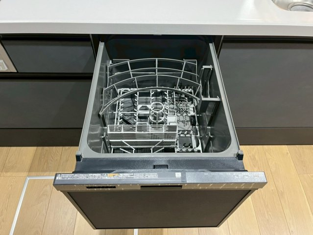 耳原1丁目の設備|【食器洗い乾燥機】忙しい毎日をサポートする食器洗い乾燥機付き。家事の負担を減らし、家族と過ごす時間をもっと大切にできます。