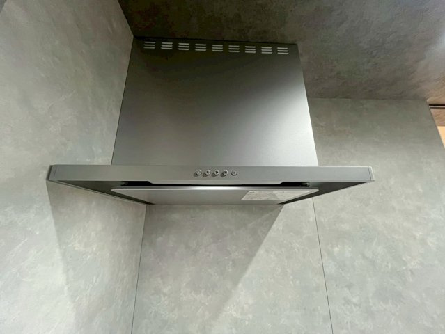 耳原1丁目の設備|【レンジフード】お手入れしやすいレンジフード完備。油汚れや煙もサッと掃除でき、いつでも清潔で気持ちの良いキッチンを保てます。