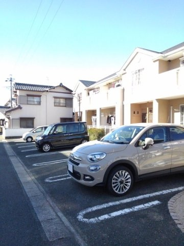 ブリーズの駐車場