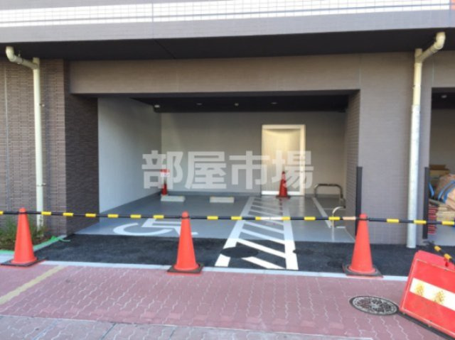 ブライズ亀戸ドゥエの駐車場