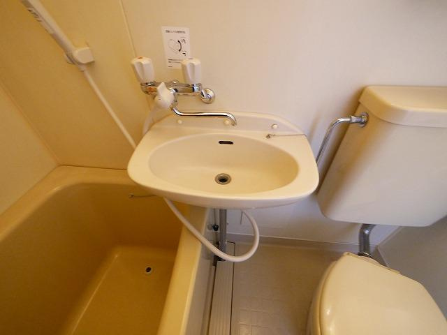 コーポ三和新大宮Ⅰ号館の洗面所