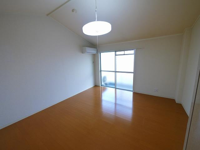 コーポ三和新大宮Ⅰ号館の洋室