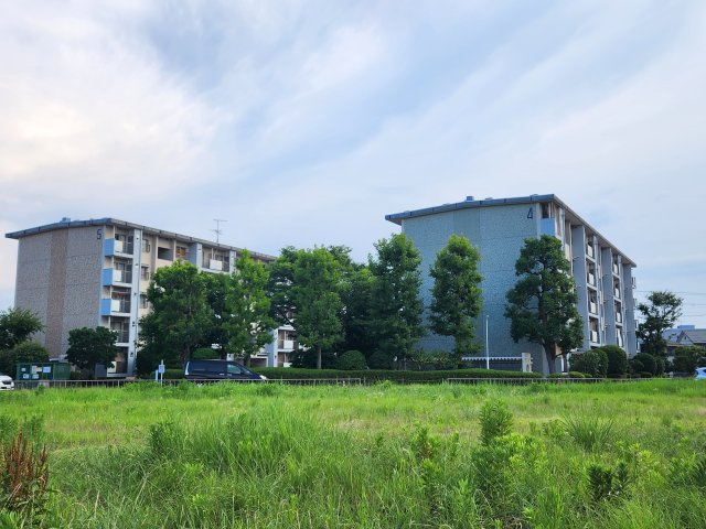 守山駅前東住宅5号棟　1Fの外観