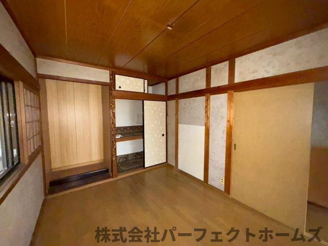 大峰南町戸建の洋室|使い勝手のいい洋室です