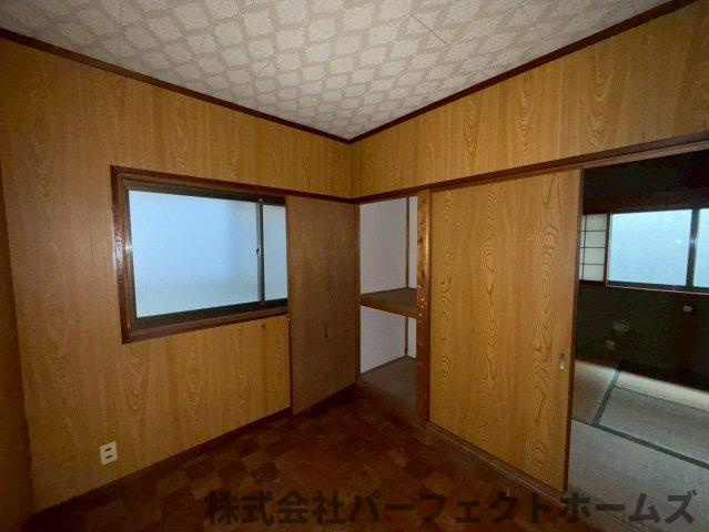 大峰南町戸建の洋室|使い勝手のいい洋室です