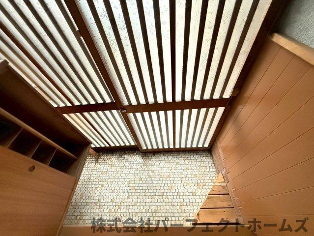 大峰南町戸建の玄関|明るい玄関です