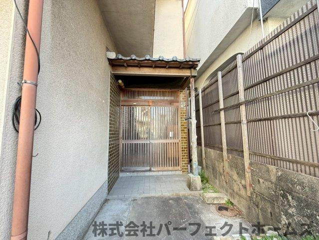大峰南町戸建の玄関|ゆったりとした玄関です