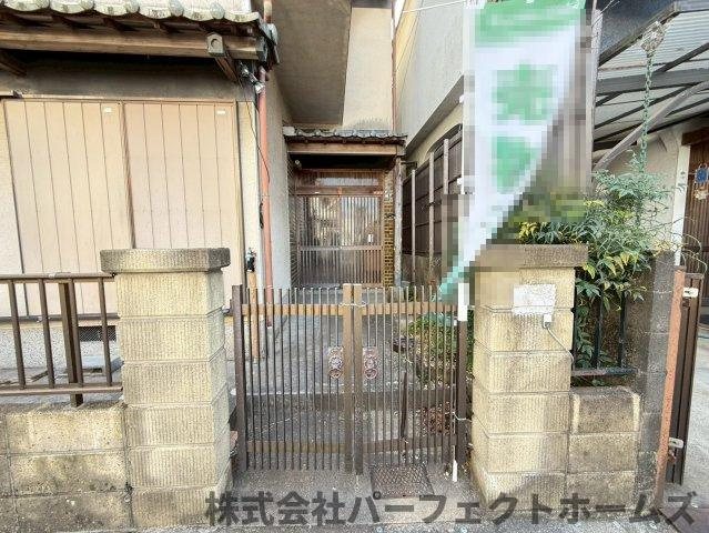 大峰南町戸建のエントランス