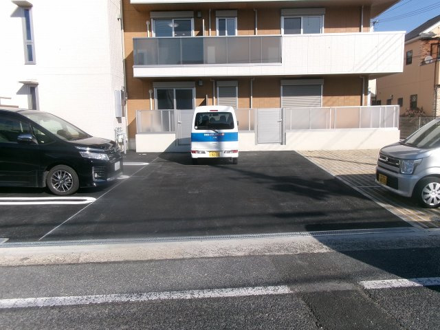 ラメゾン林崎の駐車場