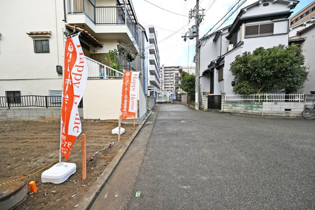 尼崎市塚口本町７丁目新築一戸建ての前面道路含む現地写真|西側前面道路、幅員約5ｍ