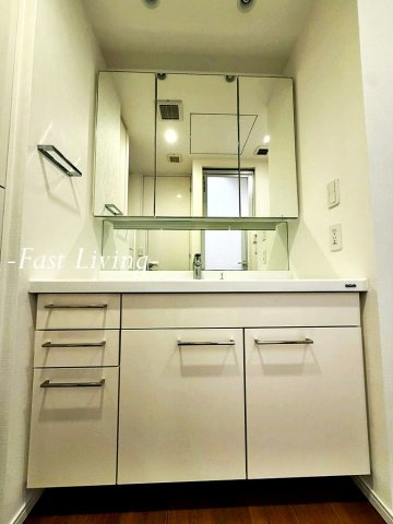 パークコート千代田富士見ザ・タワーの独立洗面台