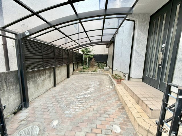柏原市大正３丁目戸建の駐車場|カーポート