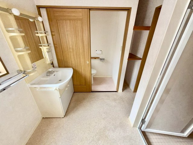 柏原市大正３丁目戸建の独立洗面台|洗面室