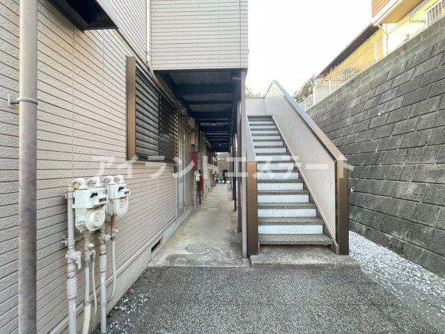 パークヒルズ野毛　礼金0　最上階　バストイレ別のエントランス