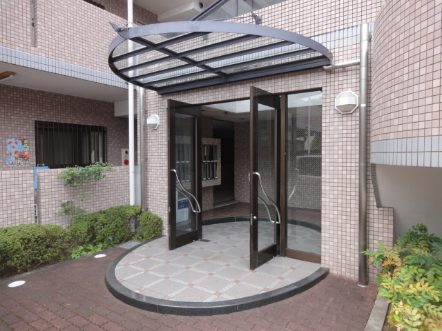 ハイタウン御殿山東のエントランス|落ち着いたエントランスです