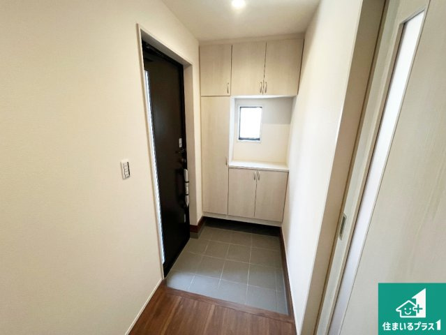 加古郡播磨町古田　新築一戸建ての玄関|シューズボックスにはたくさんの靴が収納できるので玄関周りはいつもスッキリ！ご家族が増えても安心！