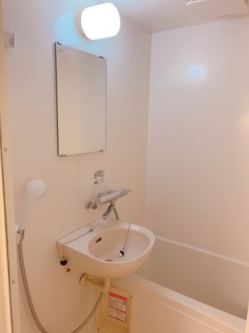 レオパレスアザレの浴室