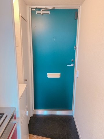 レオパレスアザレの玄関