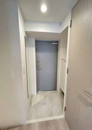 アルティザ江坂の玄関