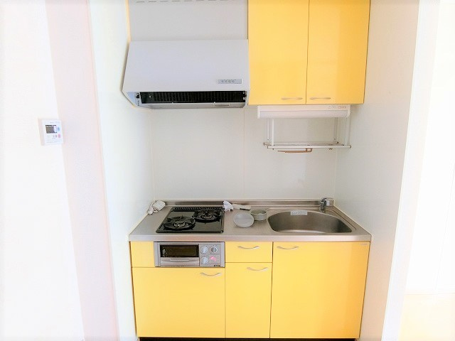 プログレッソAのキッチン|写真は同建物の別部屋を参考に掲載しております。