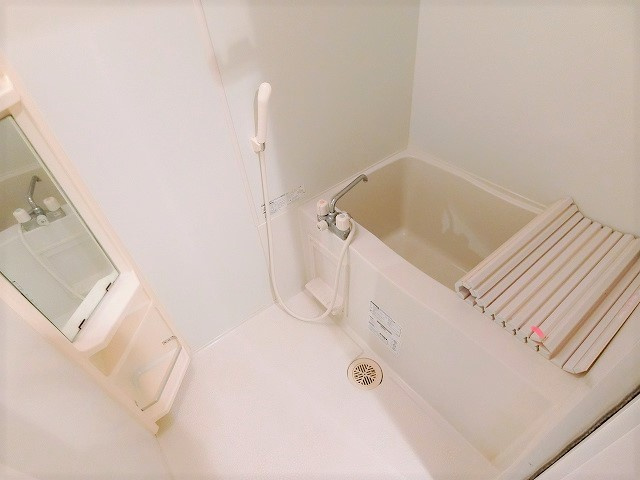 プログレッソAの浴室|写真は同建物の別部屋を参考に掲載しております。