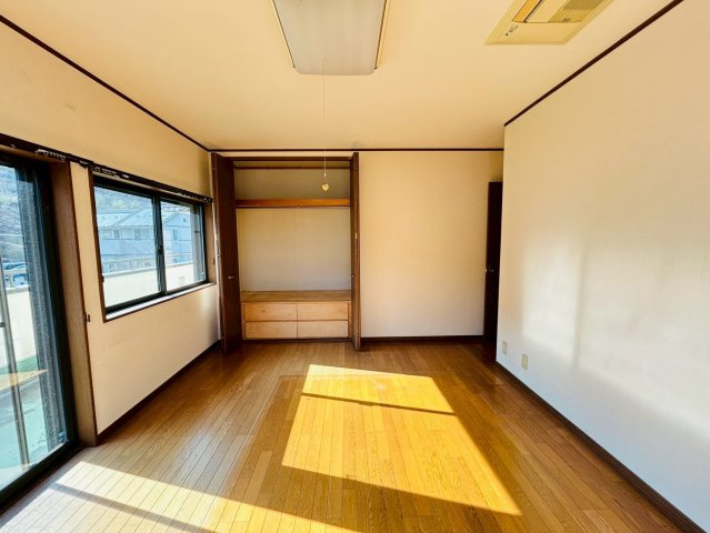 日の出町大久野中古戸建/3月15日までの限定価格/大型4ＬＤＫ/注文仕様の洋室