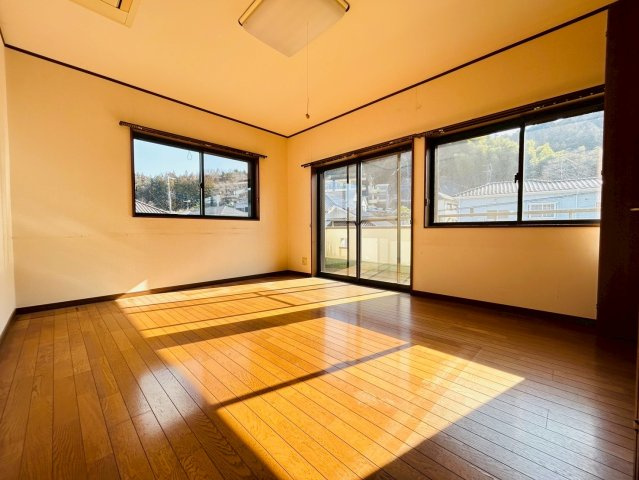 日の出町大久野中古戸建/3月15日までの限定価格/大型4ＬＤＫ/注文仕様の洋室