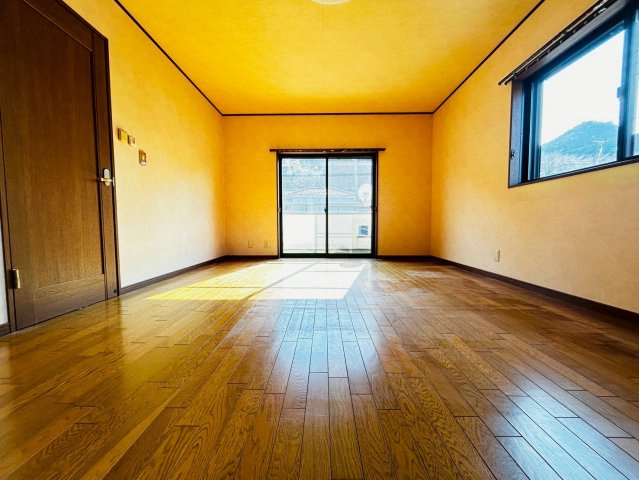 日の出町大久野中古戸建/3月15日までの限定価格/大型4ＬＤＫ/注文仕様の洋室