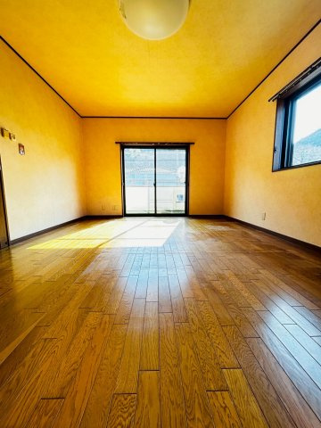 日の出町大久野中古戸建/3月15日までの限定価格/大型4ＬＤＫ/注文仕様の洋室