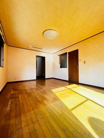 日の出町大久野中古戸建/3月15日までの限定価格/大型4ＬＤＫ/注文仕様の洋室