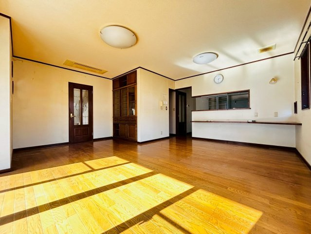 日の出町大久野中古戸建/3月15日までの限定価格/大型4ＬＤＫ/注文仕様の居間・リビング