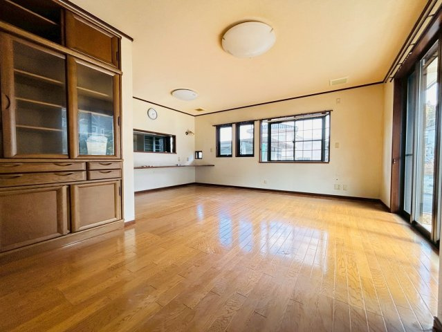 日の出町大久野中古戸建/3月15日までの限定価格/大型4ＬＤＫ/注文仕様の居間・リビング