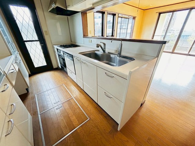 日の出町大久野中古戸建/3月15日までの限定価格/大型4ＬＤＫ/注文仕様のキッチン