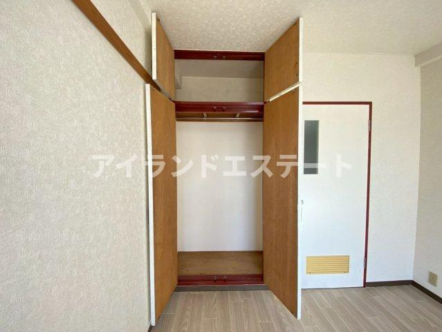 パレスハイム　学生さんおすすめ　陽当たり良好　ユニットバス新品の収納