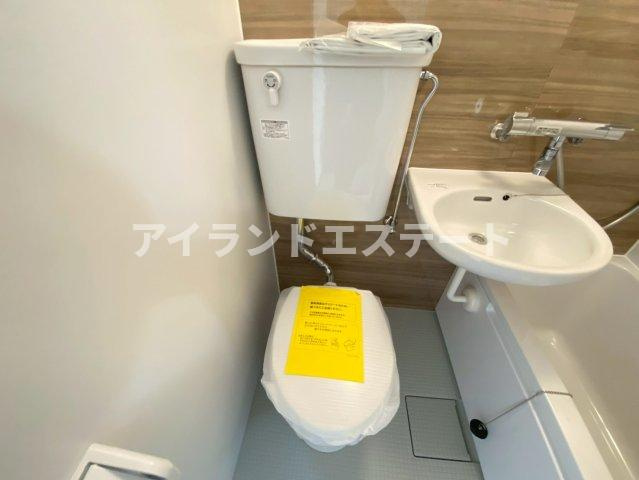 パレスハイム　学生さんおすすめ　陽当たり良好　ユニットバス新品のトイレ