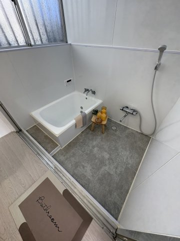 春ひなたのテラスの浴室