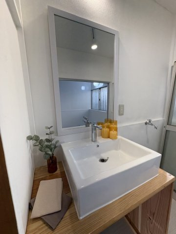 春ひなたのテラスの独立洗面台