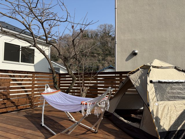 春ひなたのテラスの庭